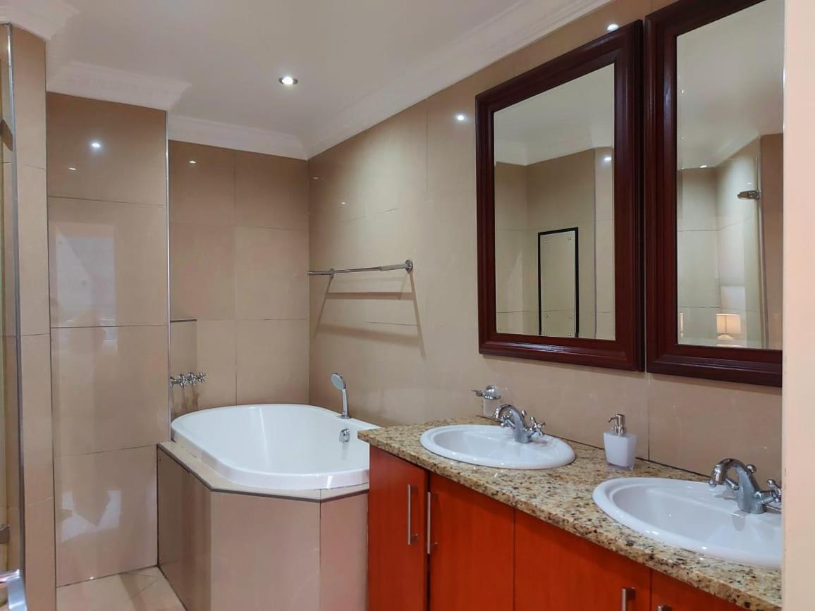 Ocean Sunrise At The Sails - Durban Point Waterfront Apartment Екстериор снимка